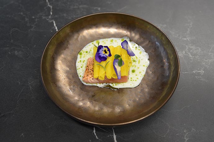 Anrichten auf passenden Tellern